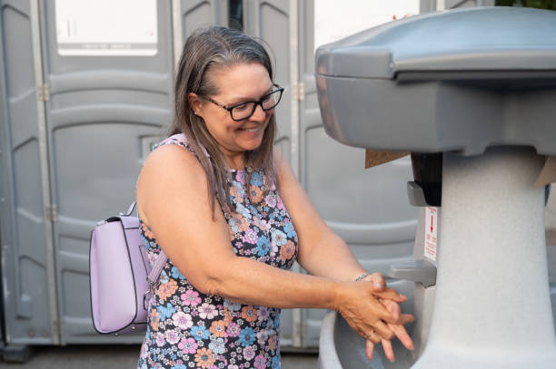 Best Luxury portable toilet rental  in Chisholm, MN